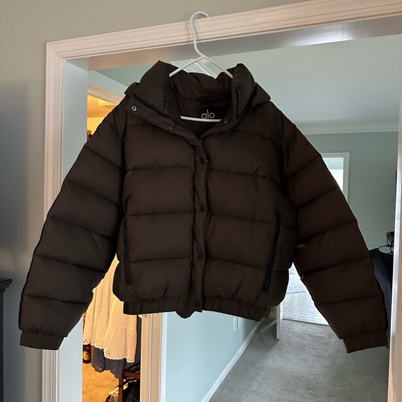 ALO Yoga Dark Brown Puffer Jacket - Picture 3 of 7